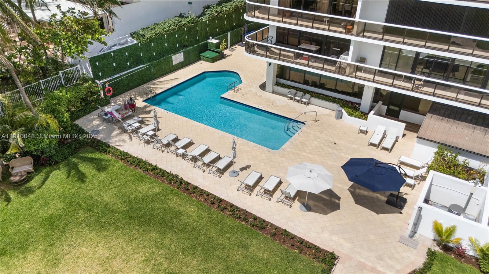 9455 Collins Ave # 601