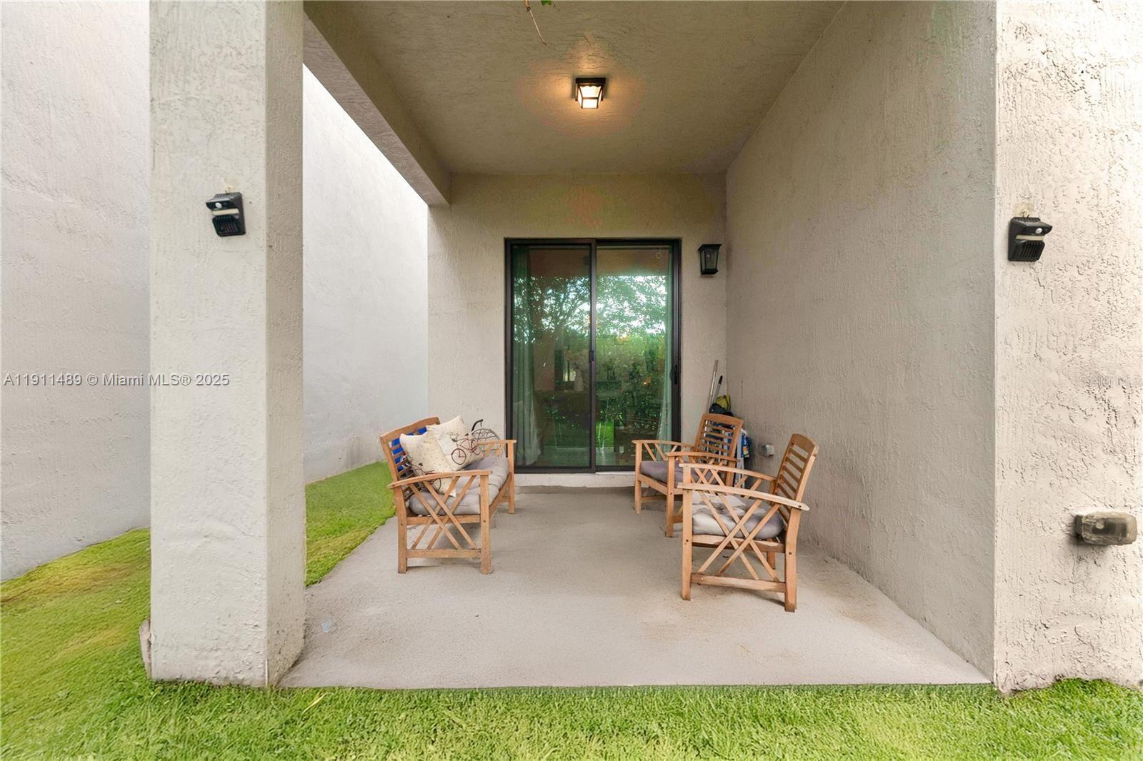 3374 NW 5th St