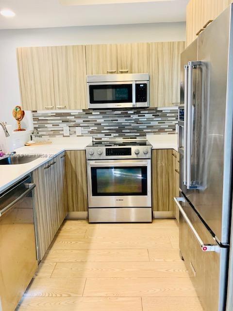 619 Meridian Ave # 4