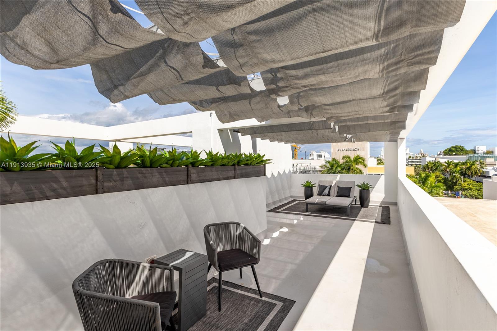 1700 Meridian Ave # 501