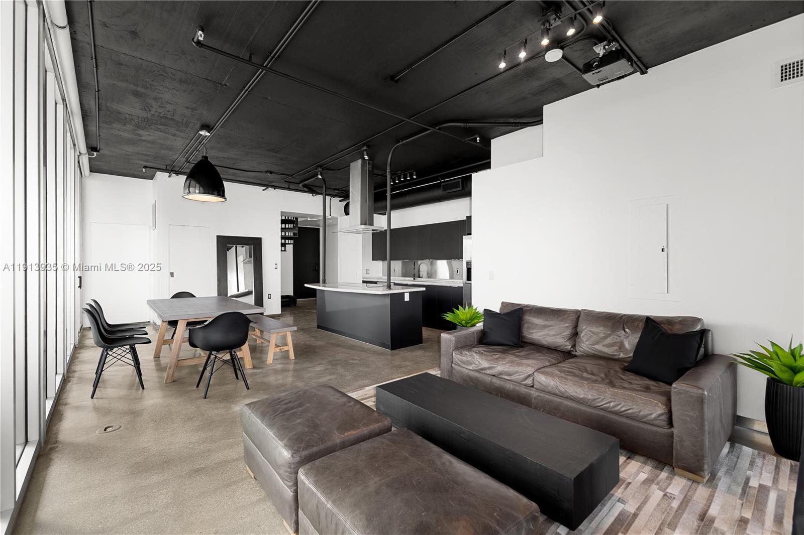 1700 Meridian Ave # 501