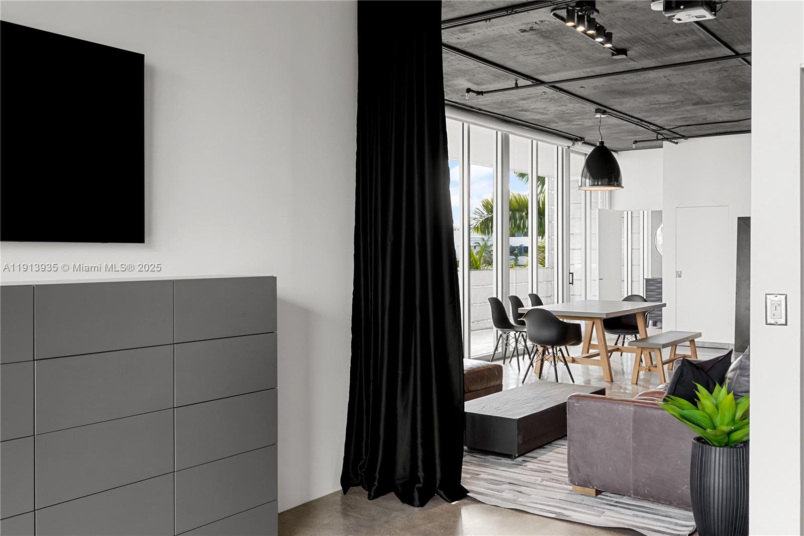 1700 Meridian Ave # 501