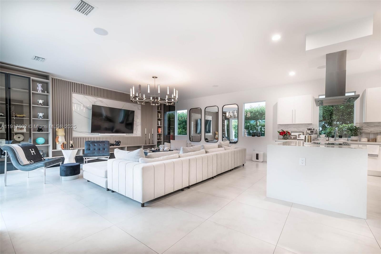 7446 NW 99th Ct