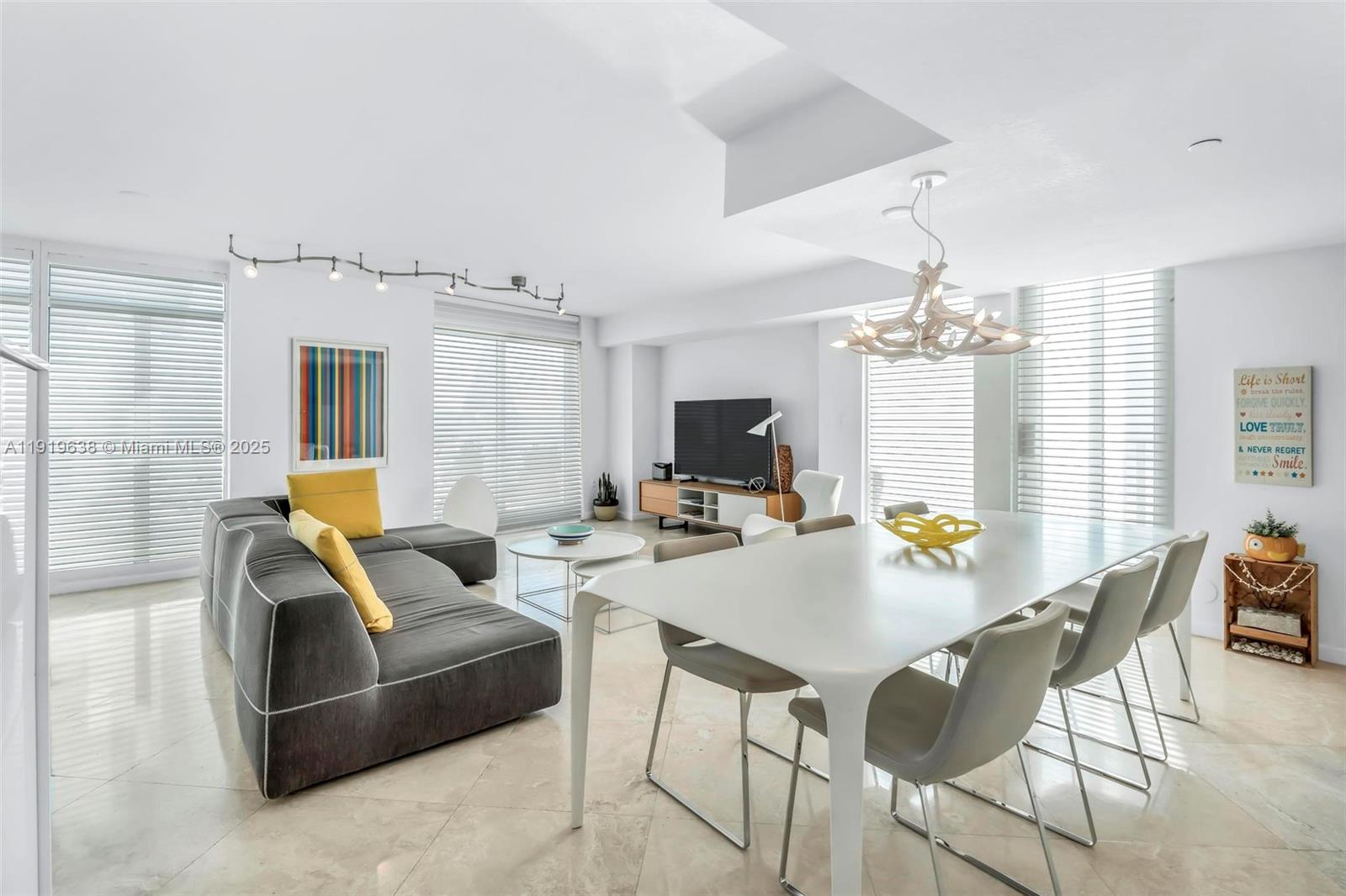 7600 Collins Ave # 1012
