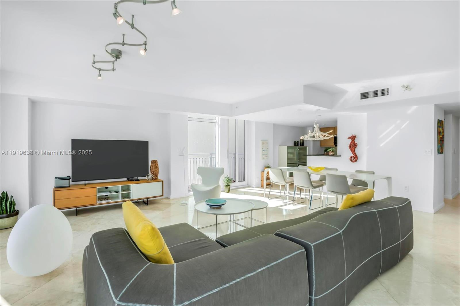 7600 Collins Ave # 1012