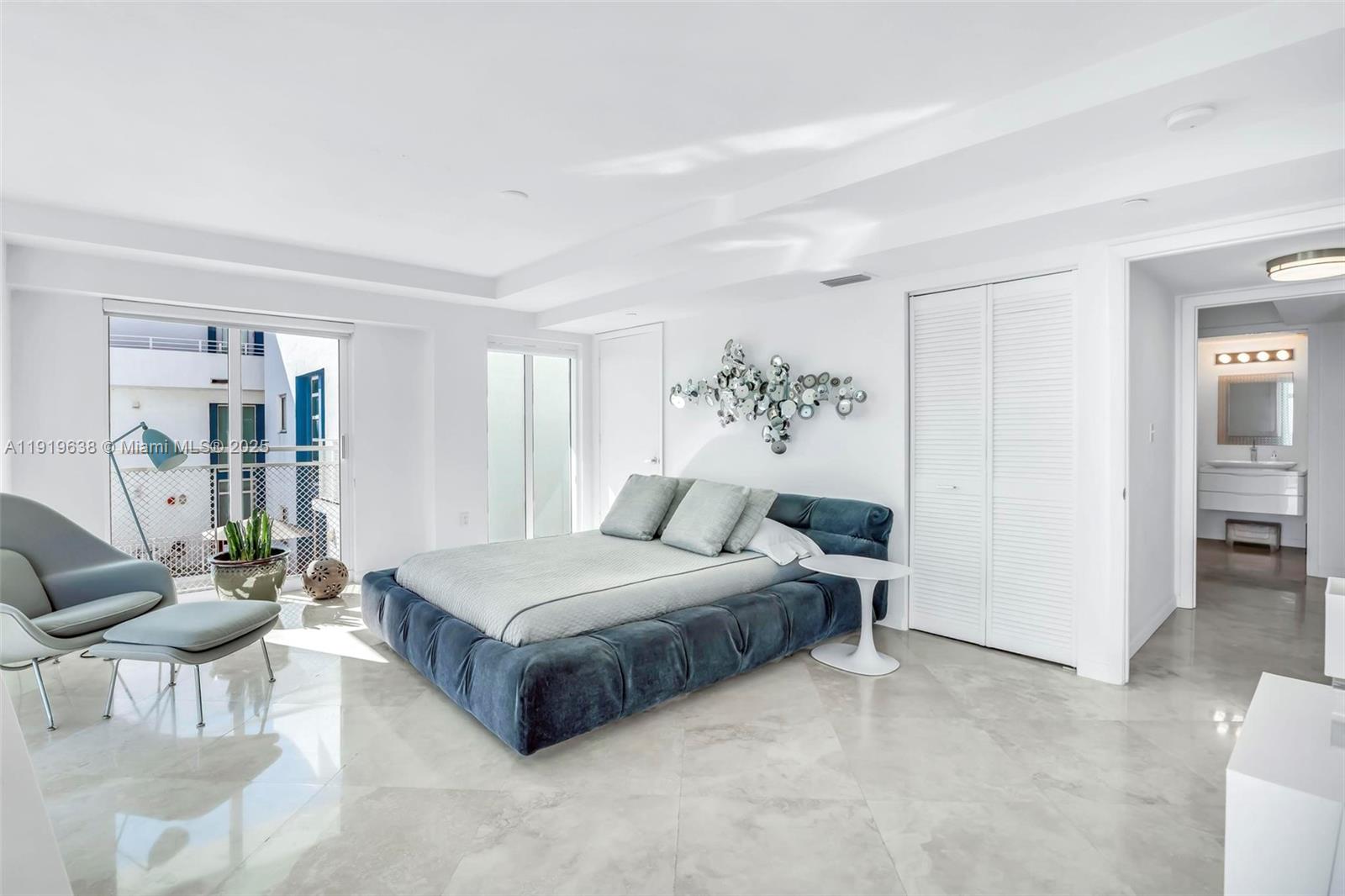 7600 Collins Ave # 1012