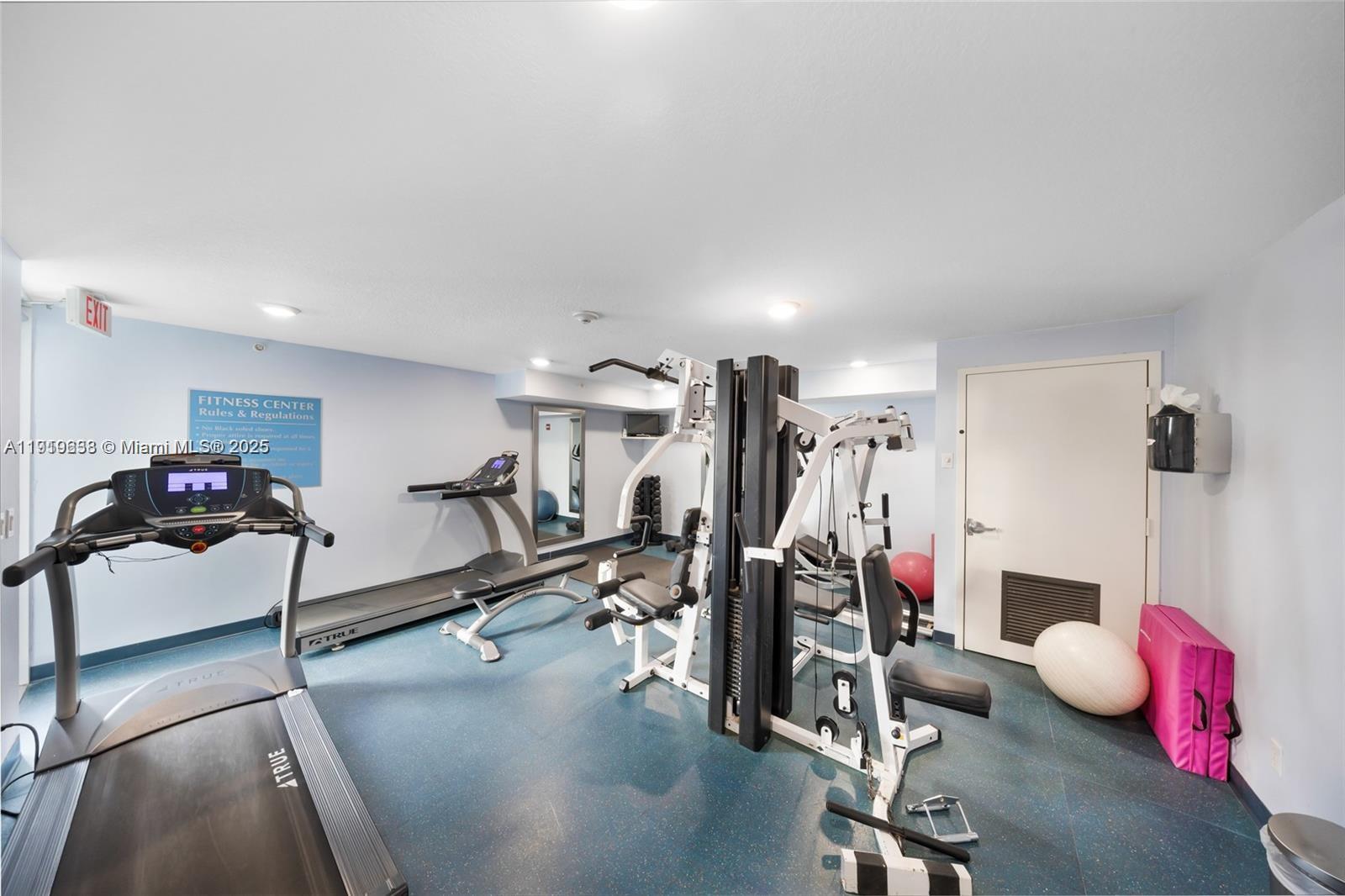 7600 Collins Ave # 1012