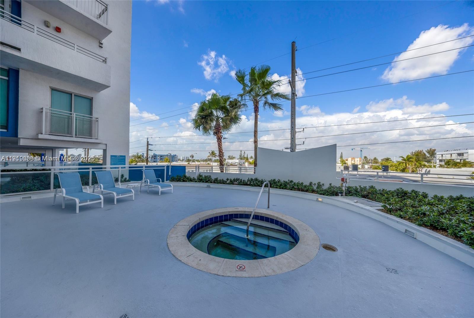 7600 Collins Ave # 1012