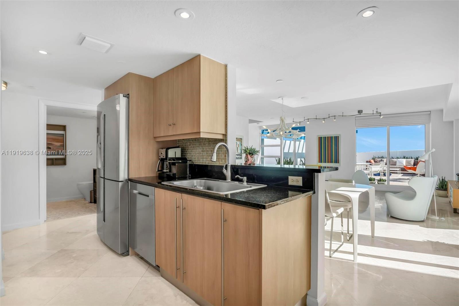 7600 Collins Ave # 1012