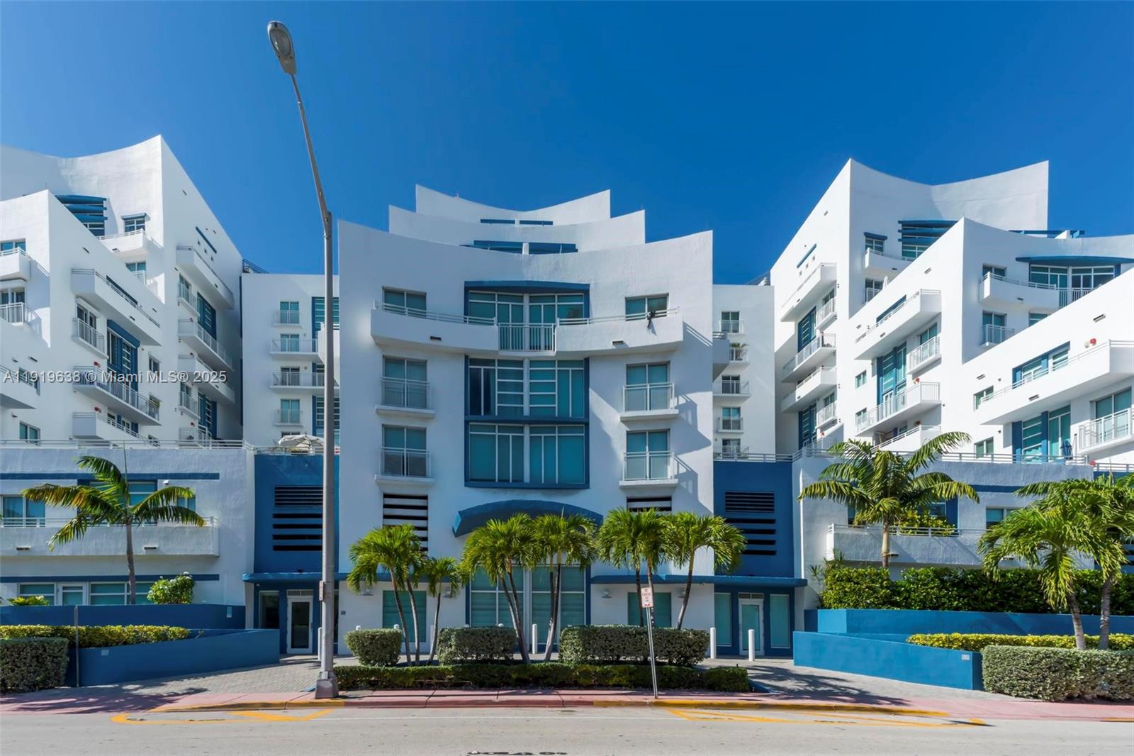 7600 Collins Ave # 1012
