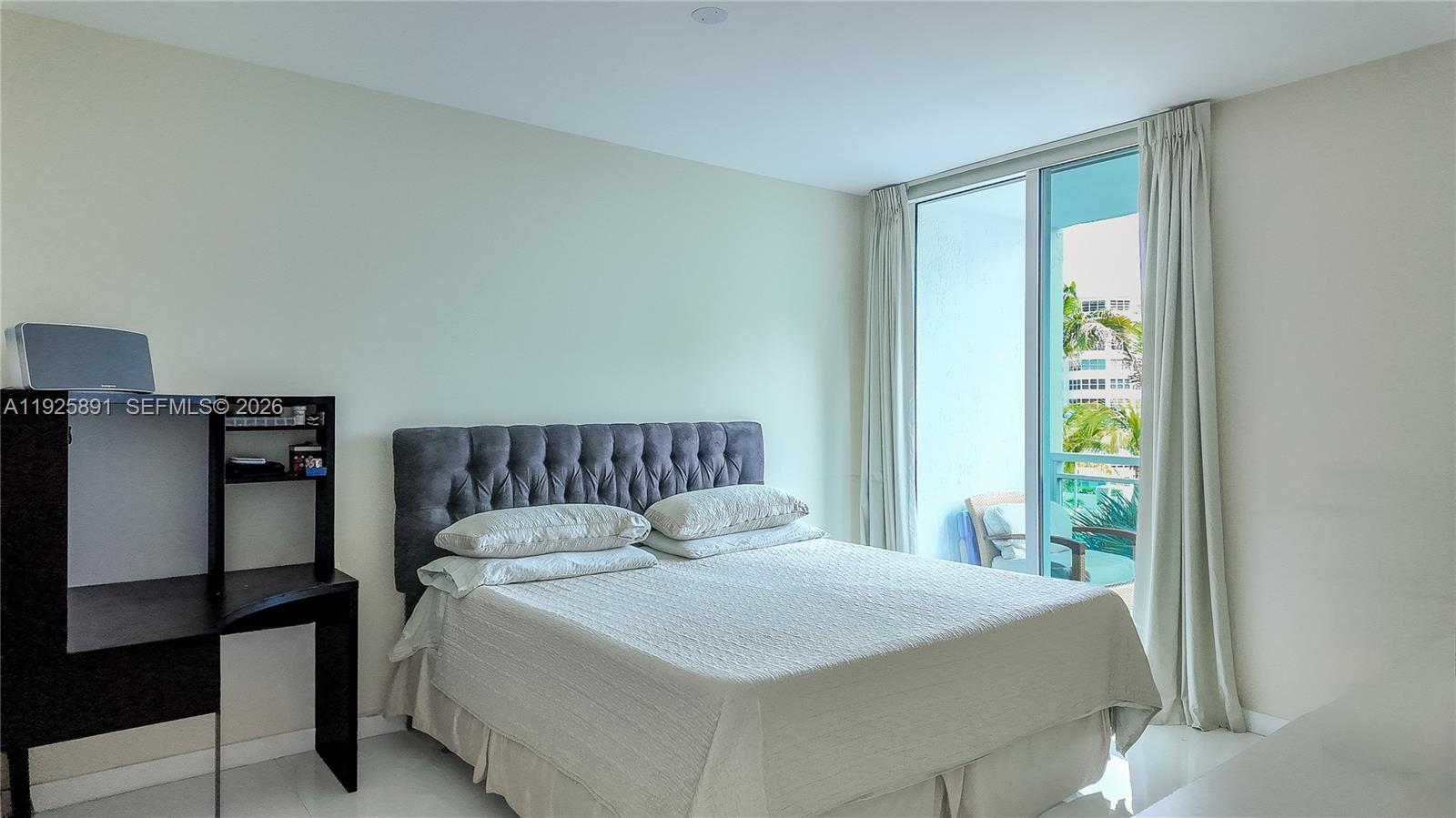 951 Brickell Ave # 1206