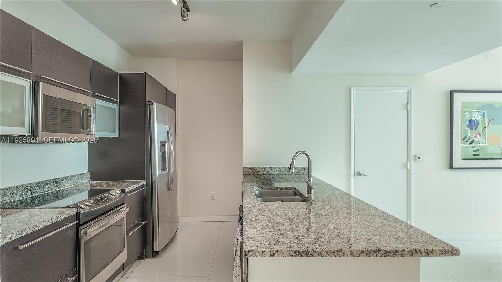 951 Brickell Ave # 1206