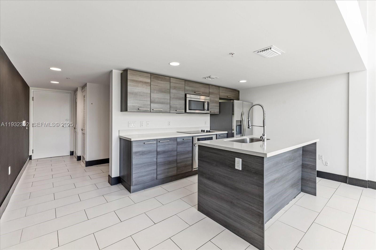 421 Meridian Ave # 19