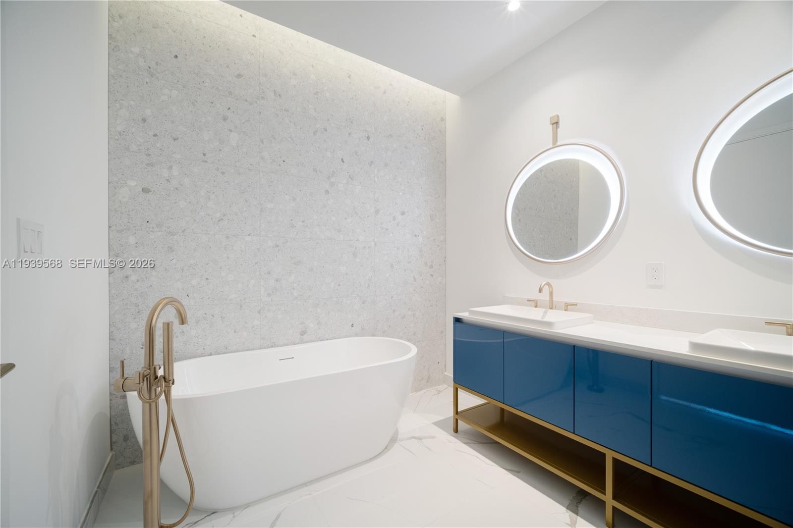 2655 S Bayshore Dr # 1602