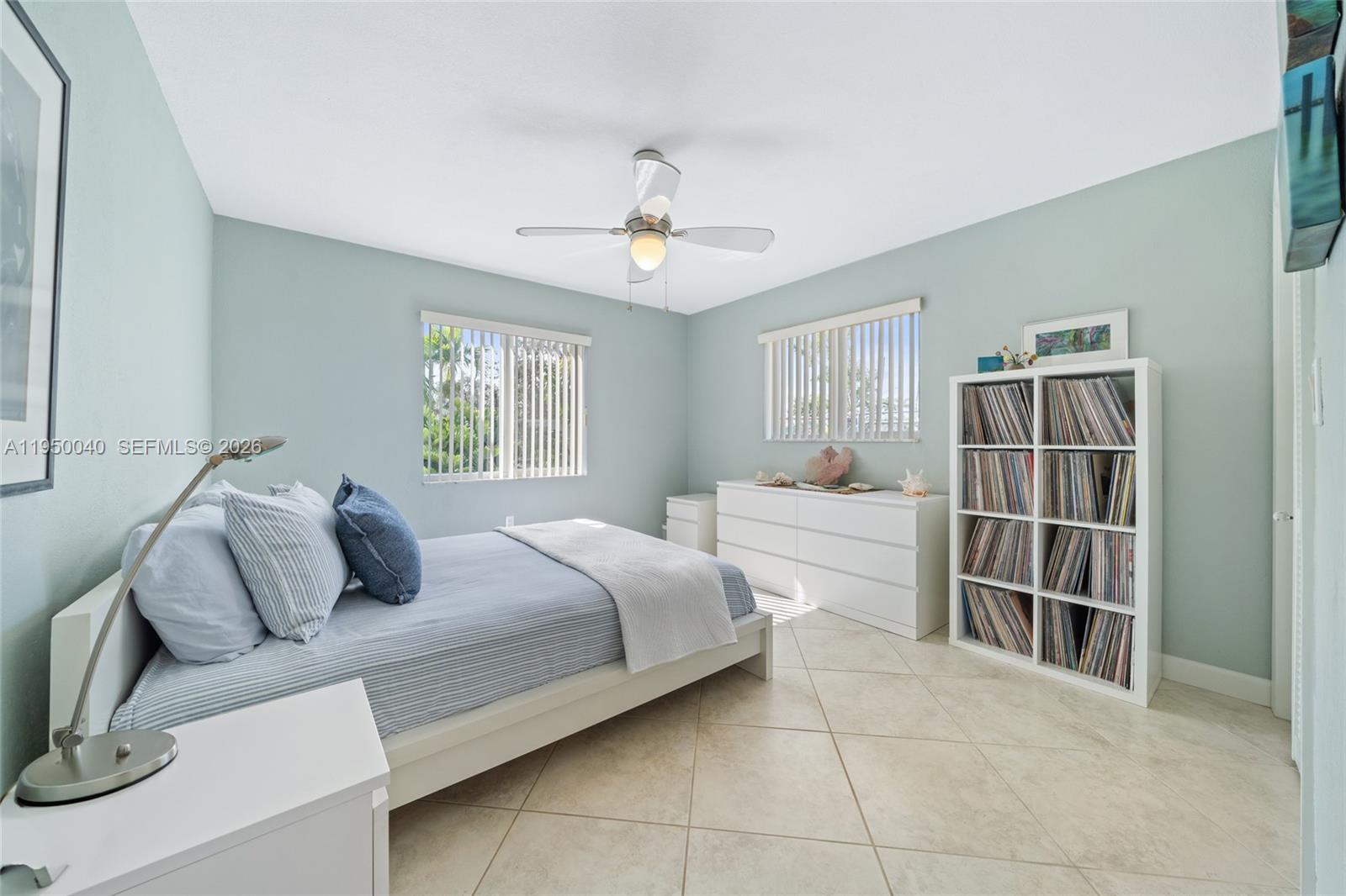 208 NE 4th St