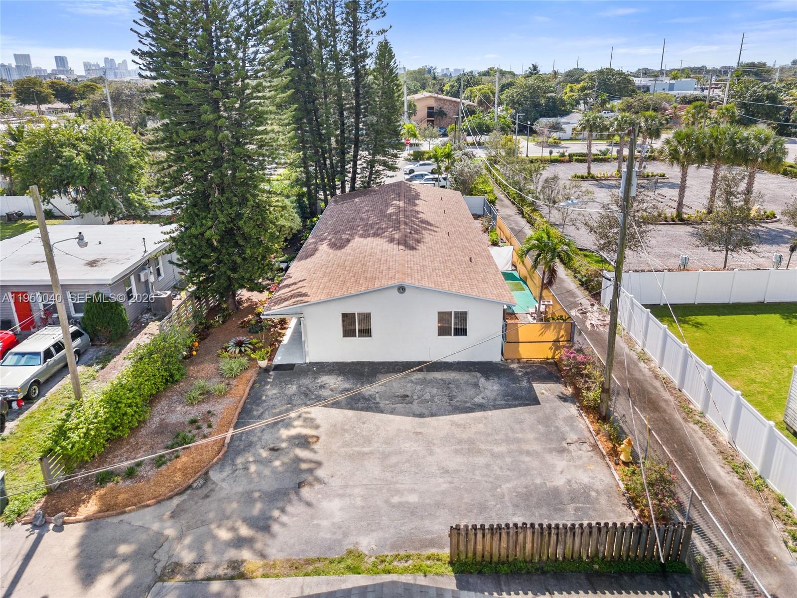 208 NE 4th St