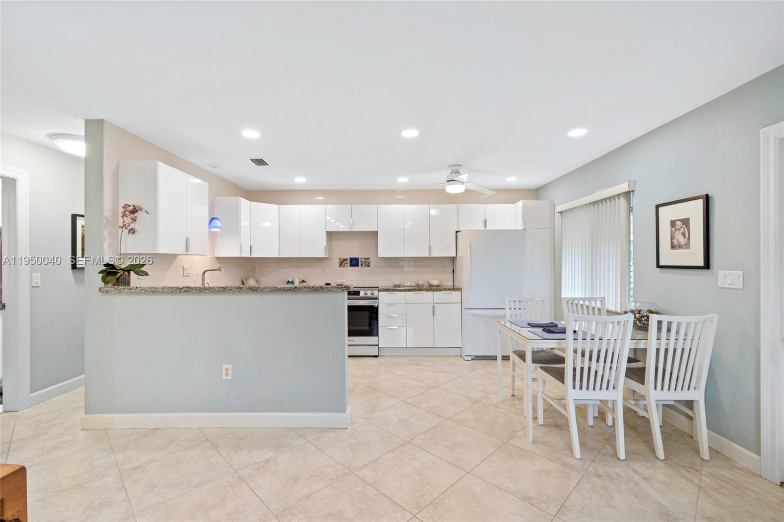 208 NE 4th St