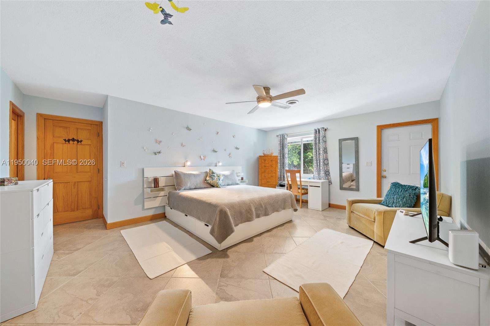 208 NE 4th St