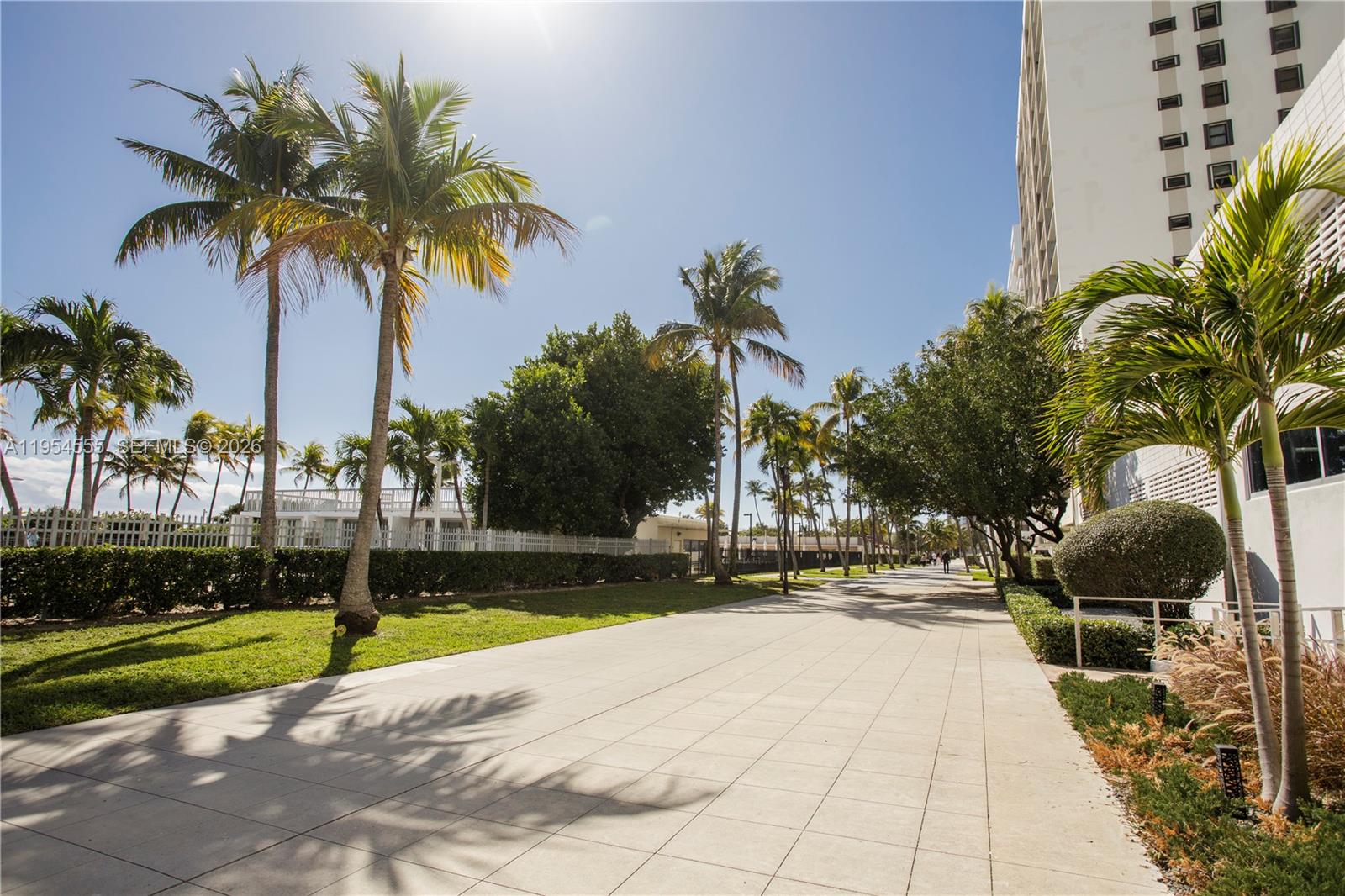 2655 Collins Ave Unit: PH06/08