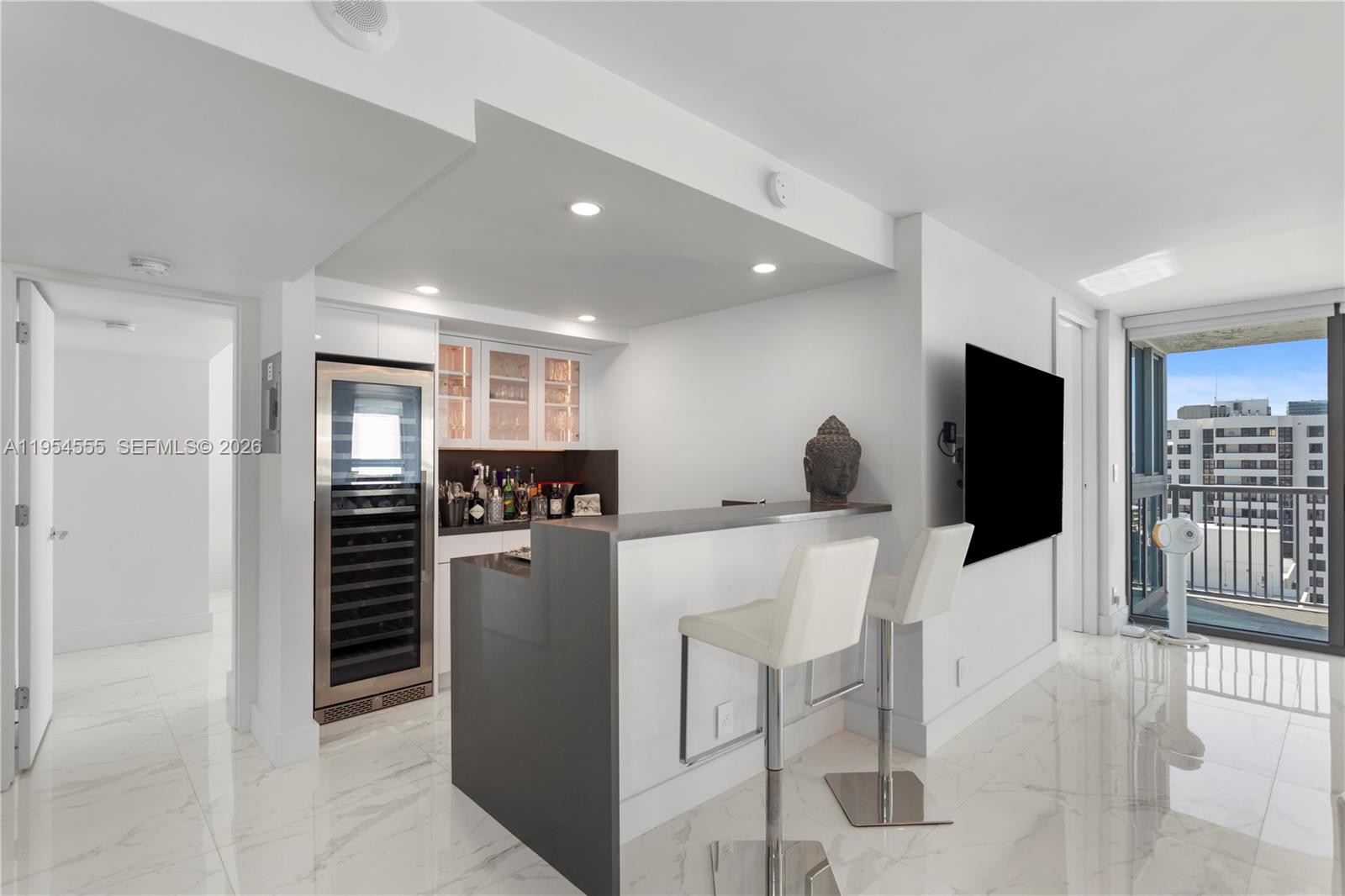 2655 Collins Ave Unit: PH06/08
