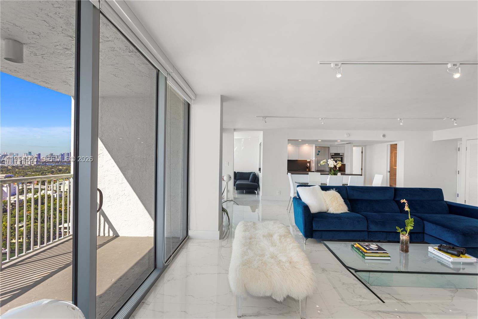2655 Collins Ave Unit: PH06/08