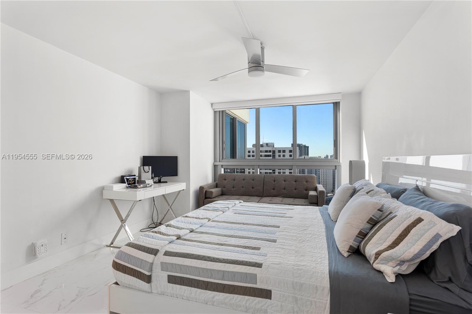 2655 Collins Ave Unit: PH06/08