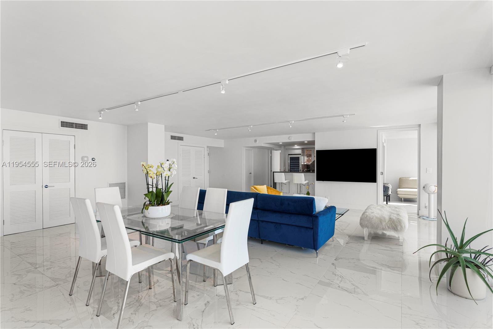 2655 Collins Ave Unit: PH06/08