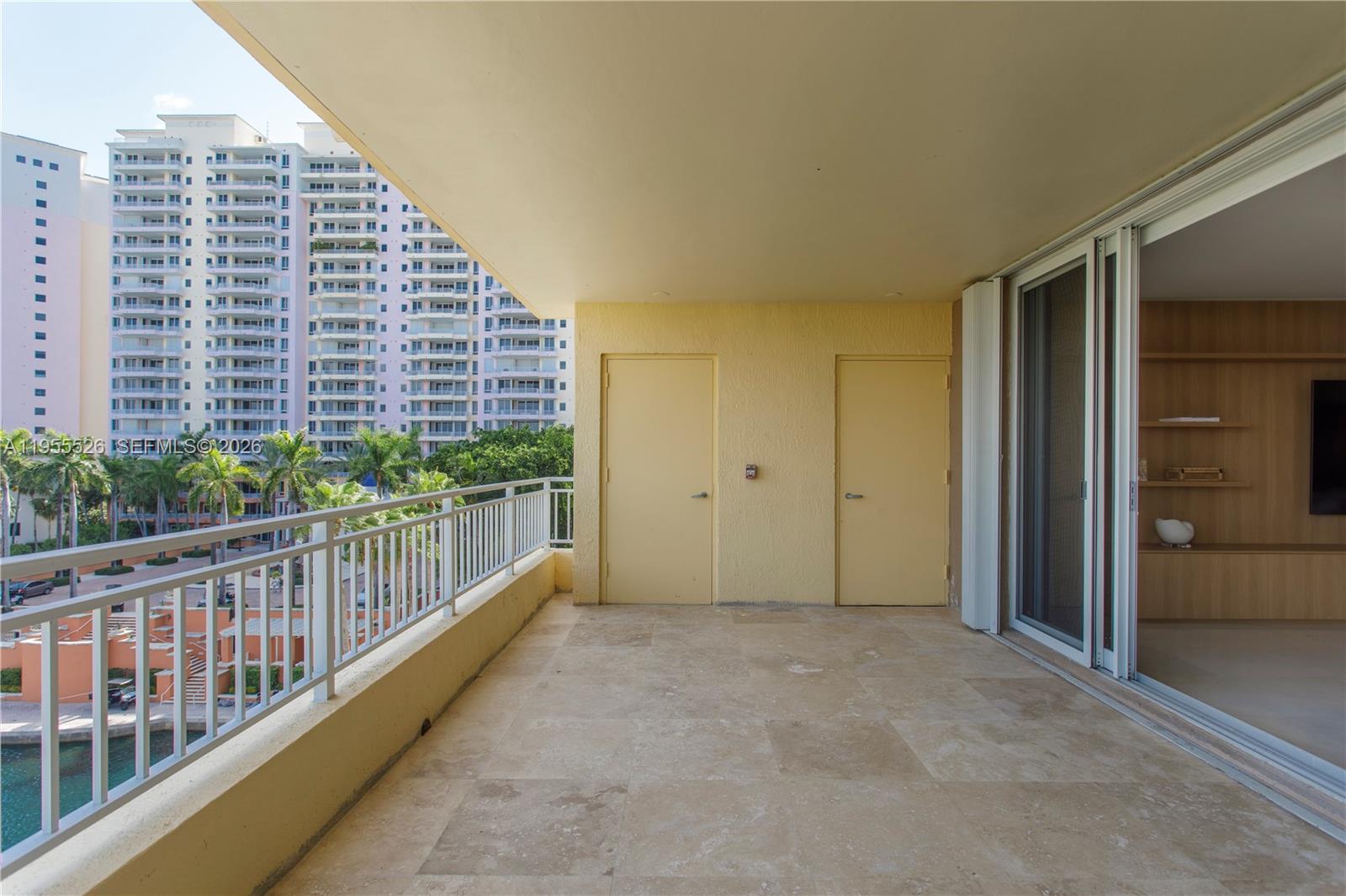 765 Crandon Blvd # 506