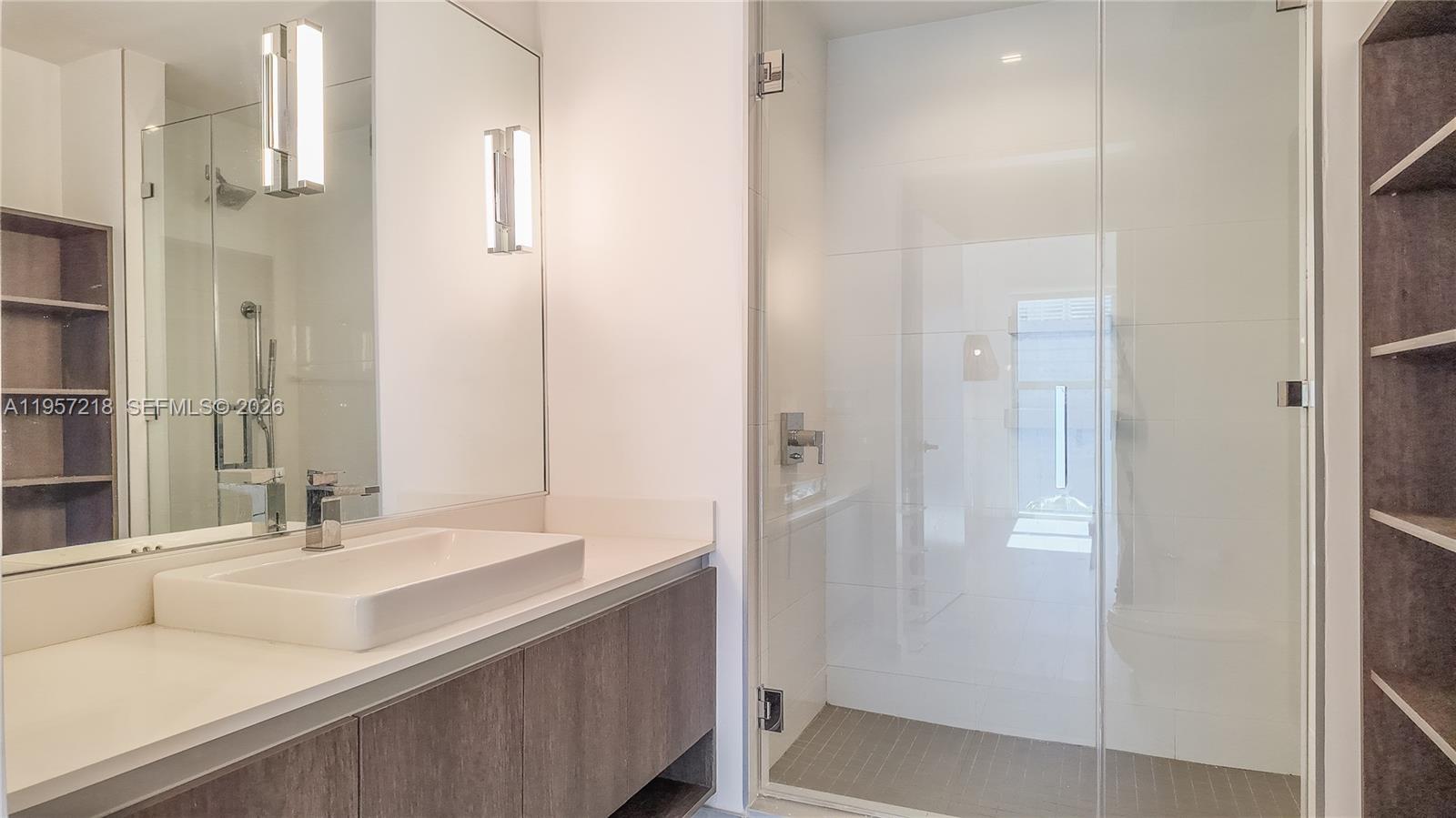 455 NE 39th St # 304
