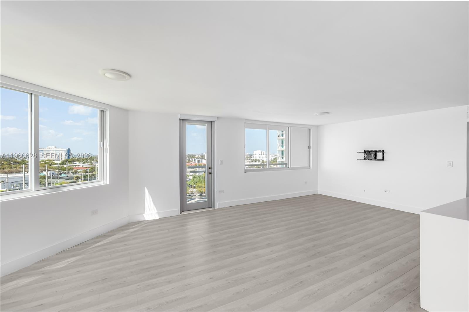 7135 Collins Ave # 1025