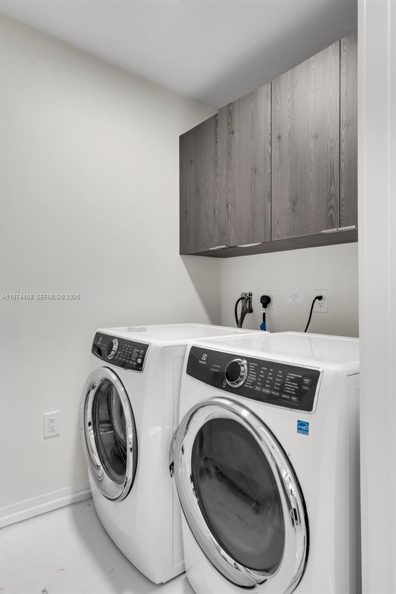 851 NE 1st Ave # 15 Unit: 4009 + Cabana 15