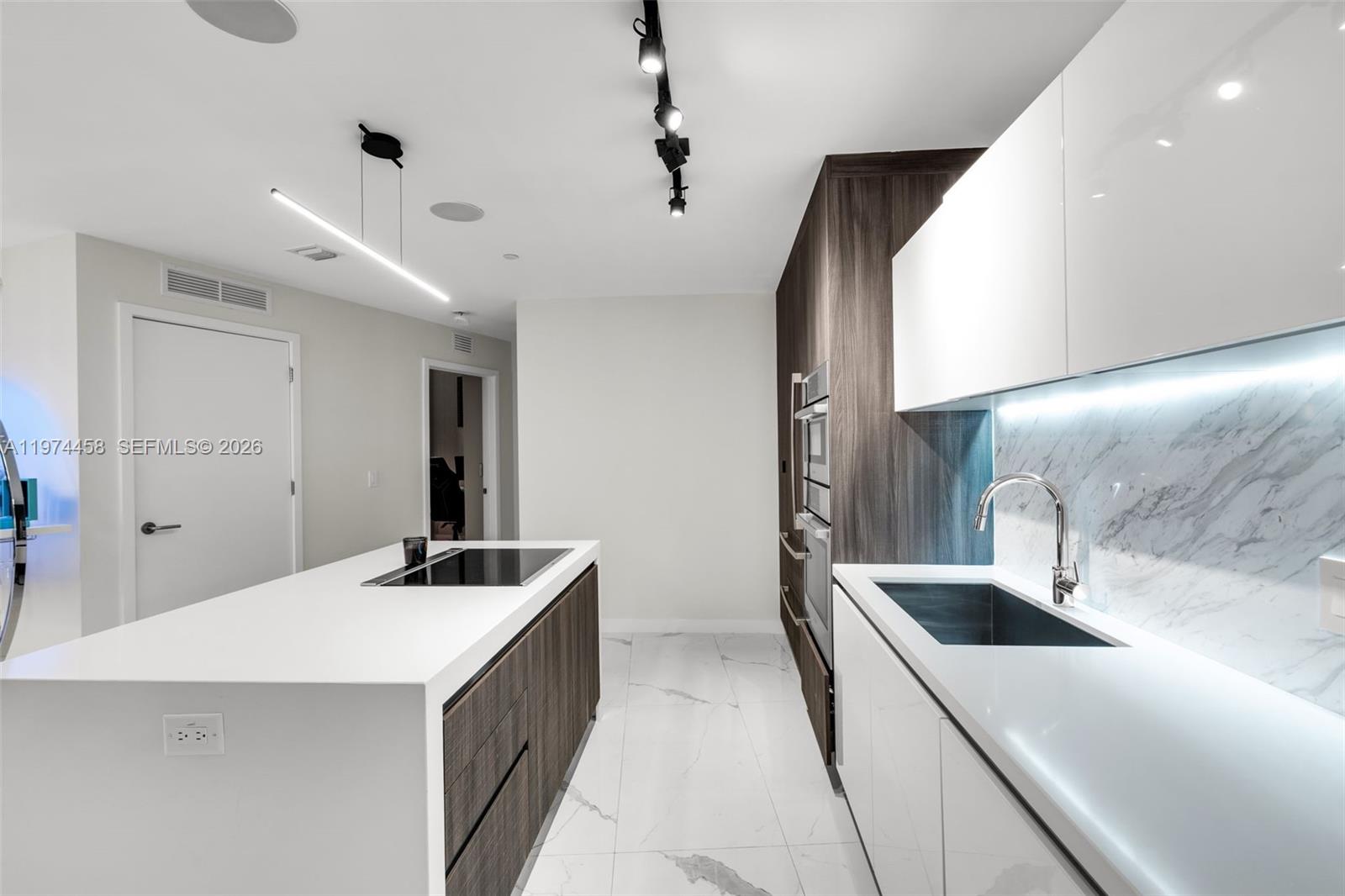 851 NE 1st Ave # 15 Unit: 4009 + Cabana 15