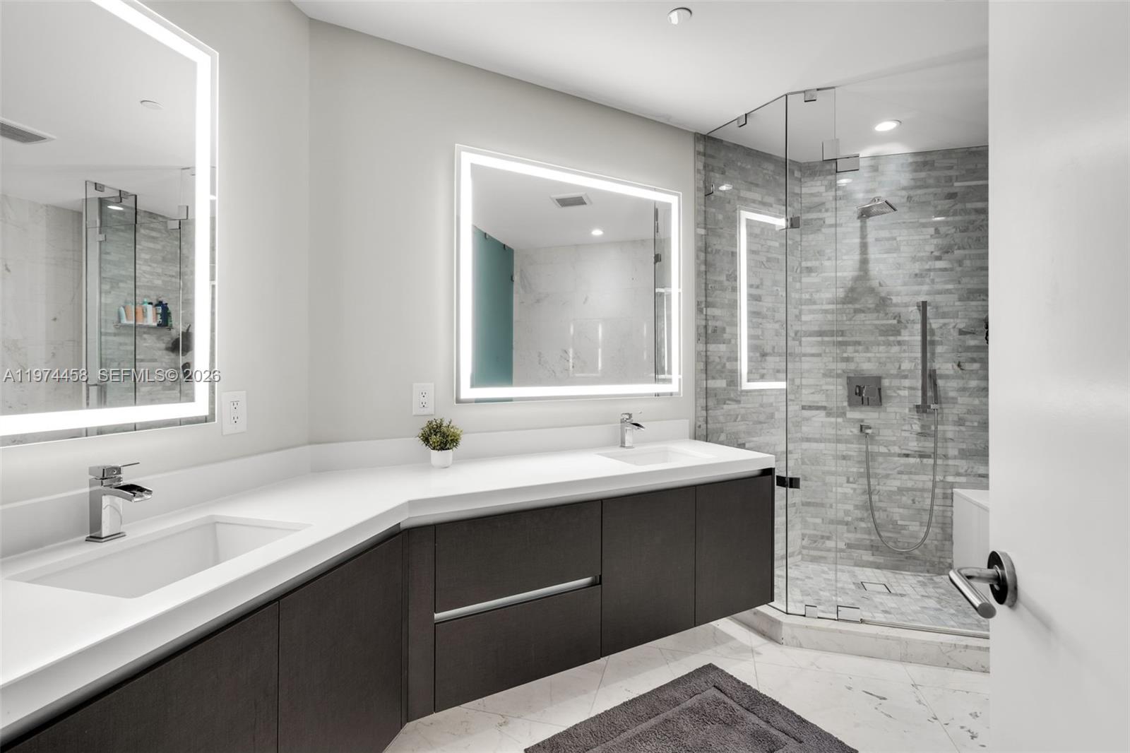 851 NE 1st Ave # 15 Unit: 4009 + Cabana 15