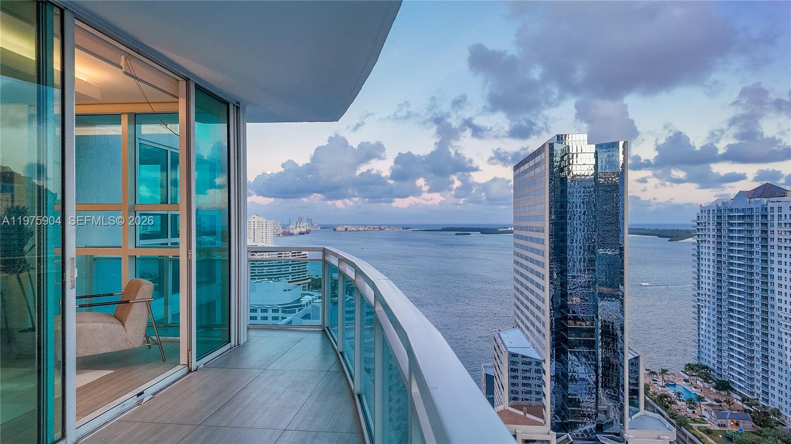 951 Brickell Ave # 2910