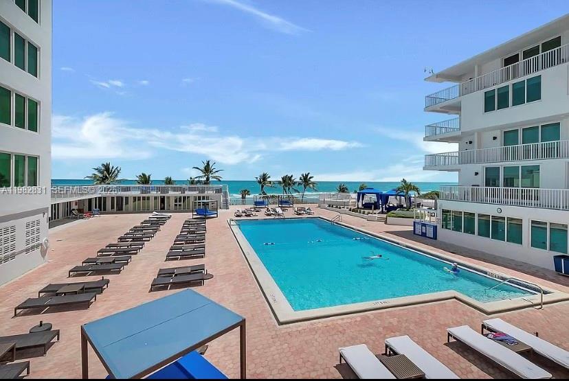 5401 Collins Ave # 411