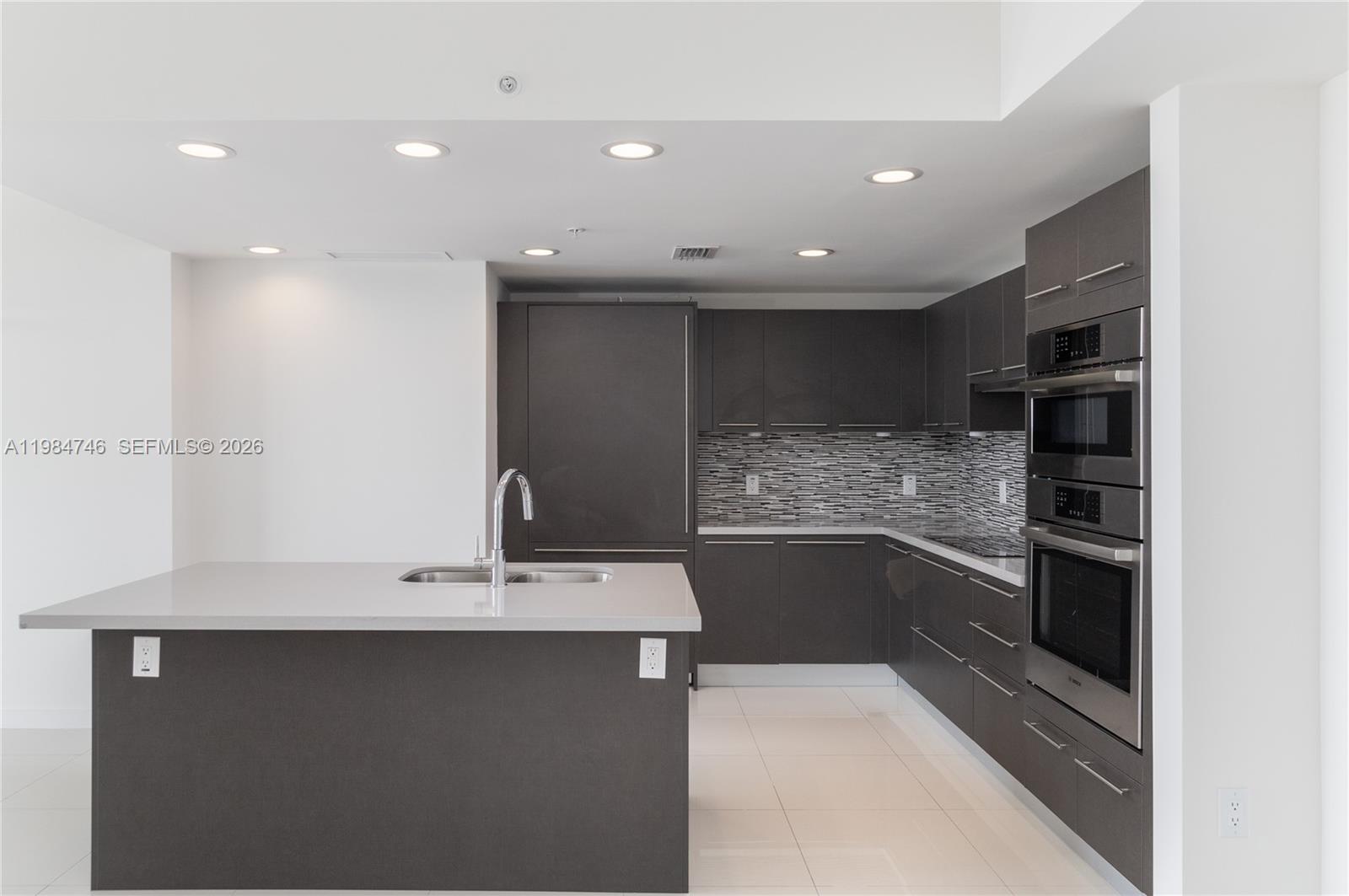 7661 NW 107th Ave # 612