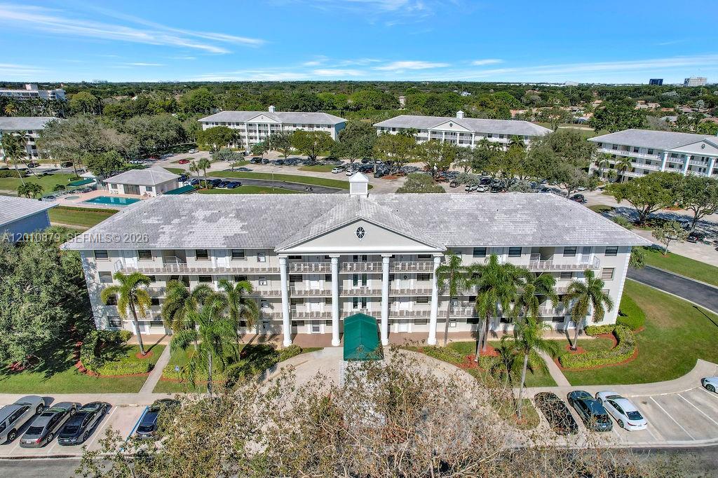6049 Balboa Cir # 302