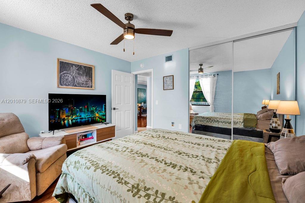 6049 Balboa Cir # 302