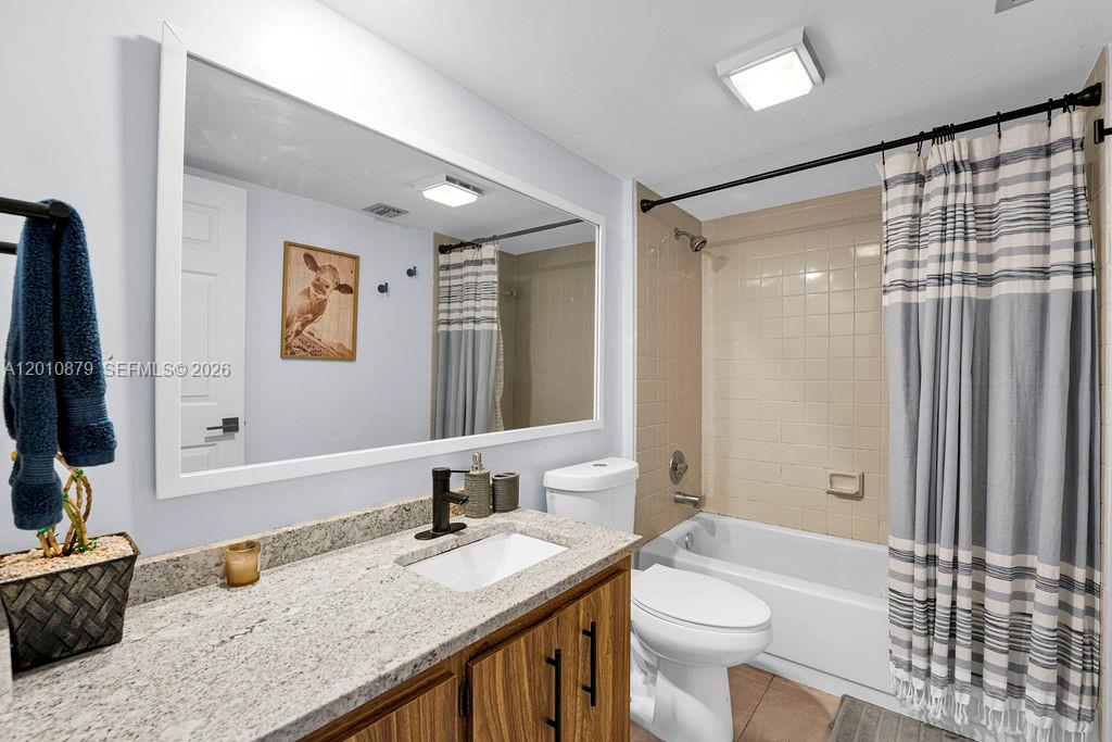 6049 Balboa Cir # 302