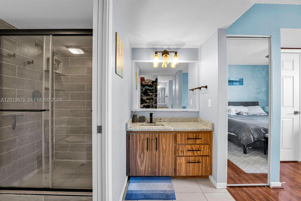 6049 Balboa Cir # 302