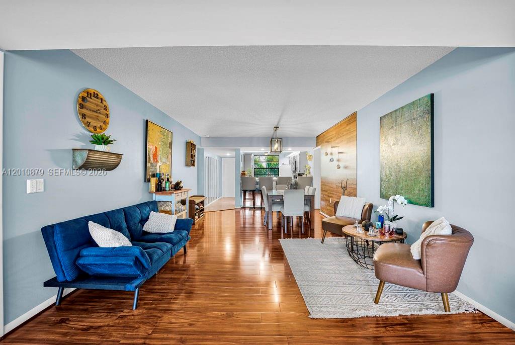 6049 Balboa Cir # 302