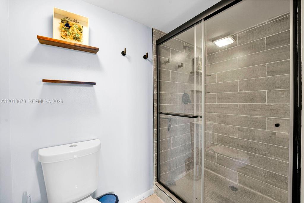 6049 Balboa Cir # 302