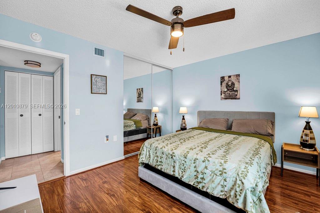 6049 Balboa Cir # 302