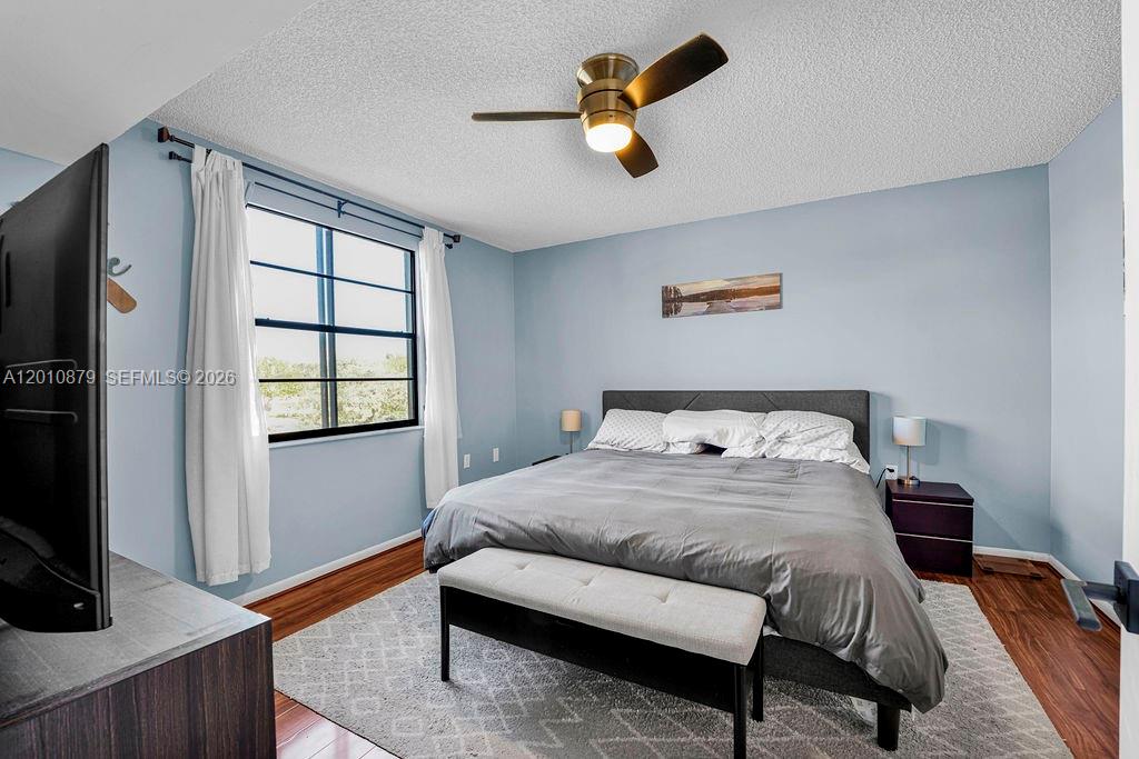 6049 Balboa Cir # 302