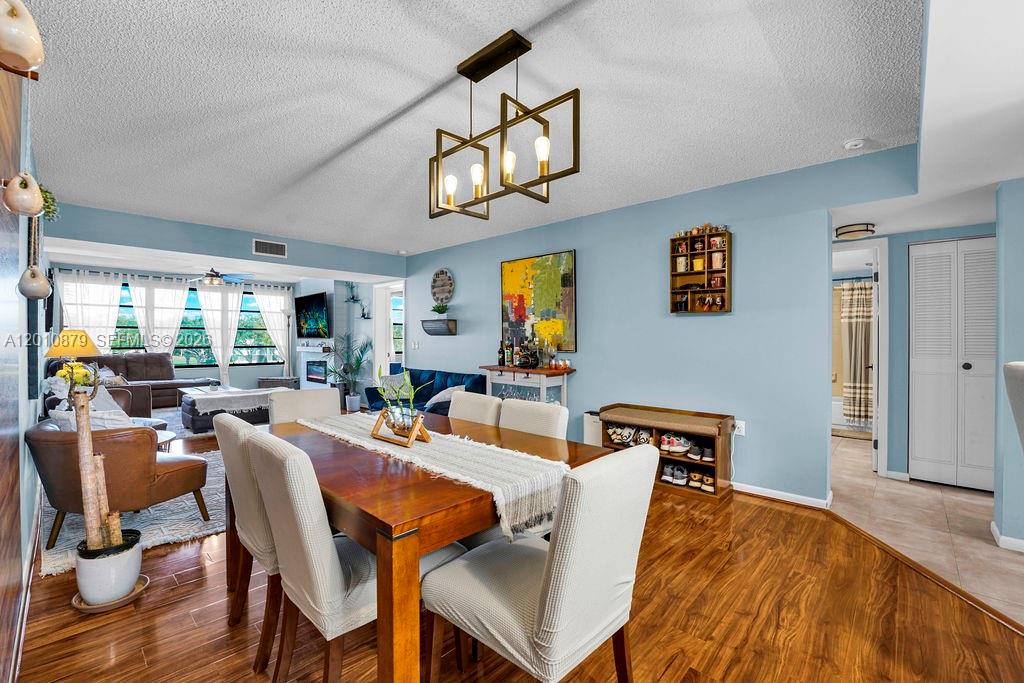 6049 Balboa Cir # 302