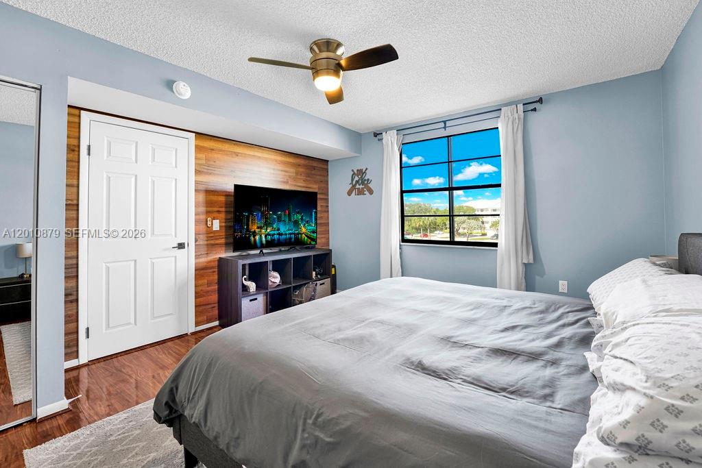 6049 Balboa Cir # 302