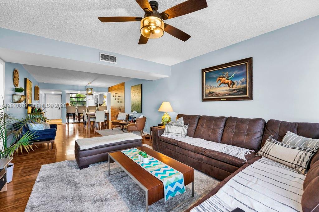 6049 Balboa Cir # 302