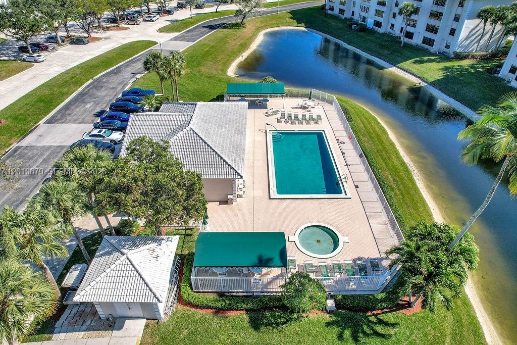6049 Balboa Cir # 302