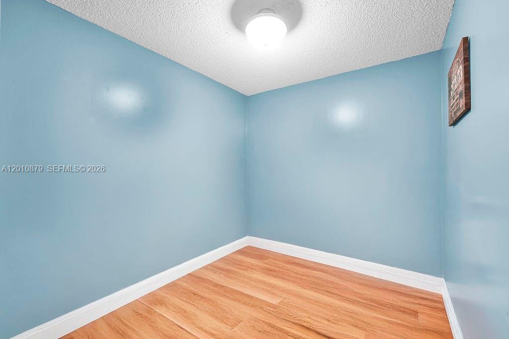 6049 Balboa Cir # 302