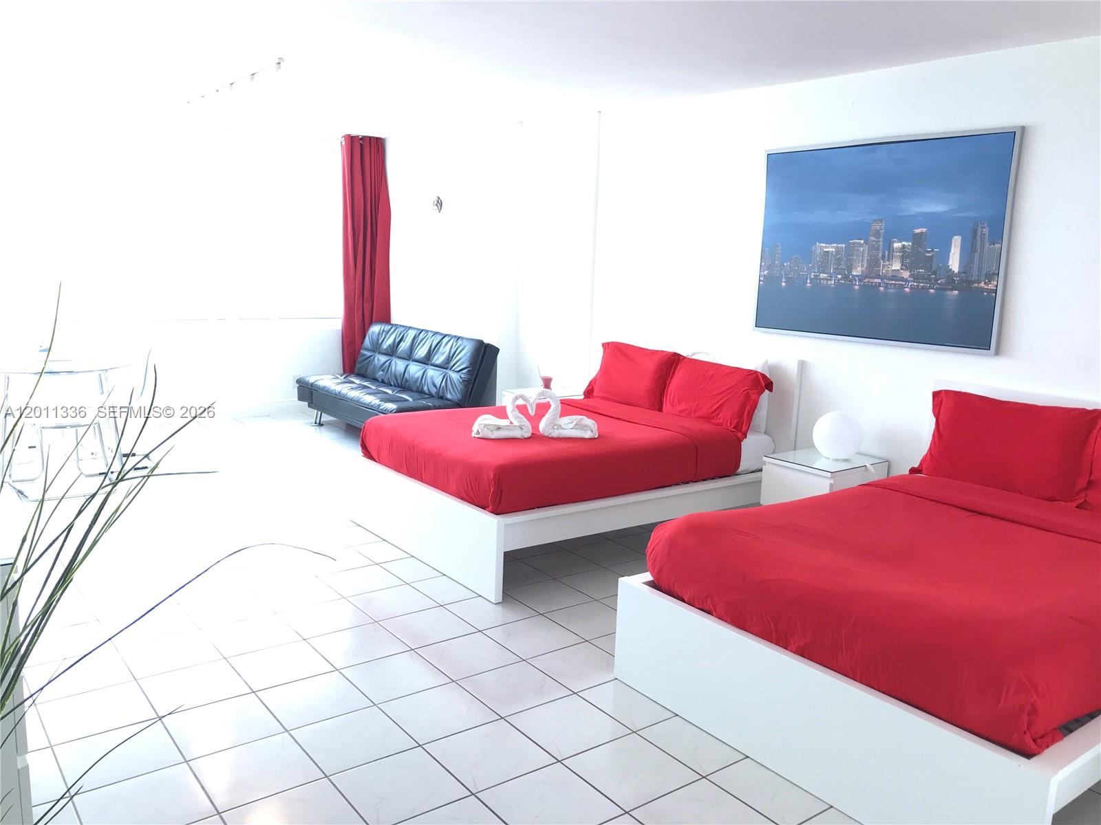 5445 Collins Ave # 530